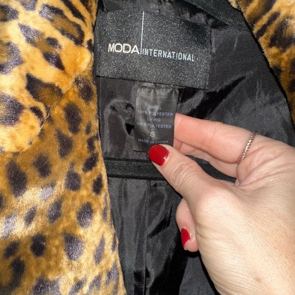 Moda International Concepts Animal Print Teddy Jacket - Picture 4 of 7
